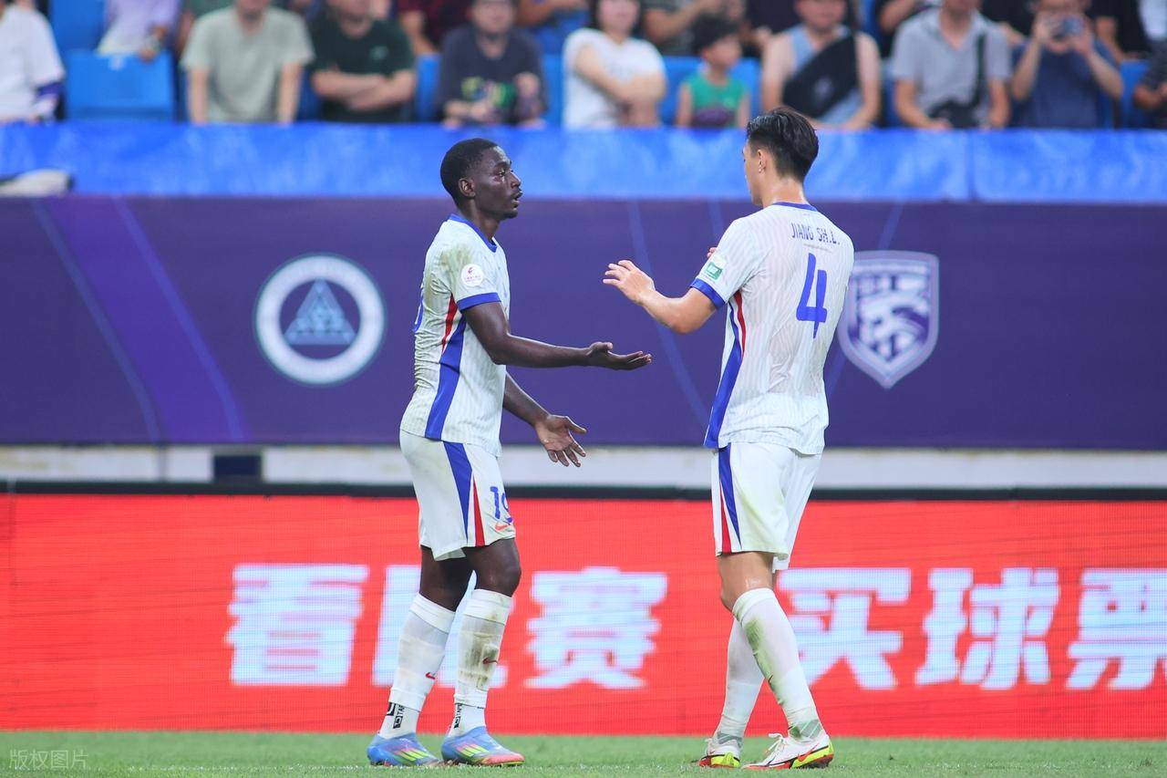 富力客场不敌申花,状态低迷难以挽回的简单介绍 富力客场不敌申花,状态低迷难以挽回的简单介绍