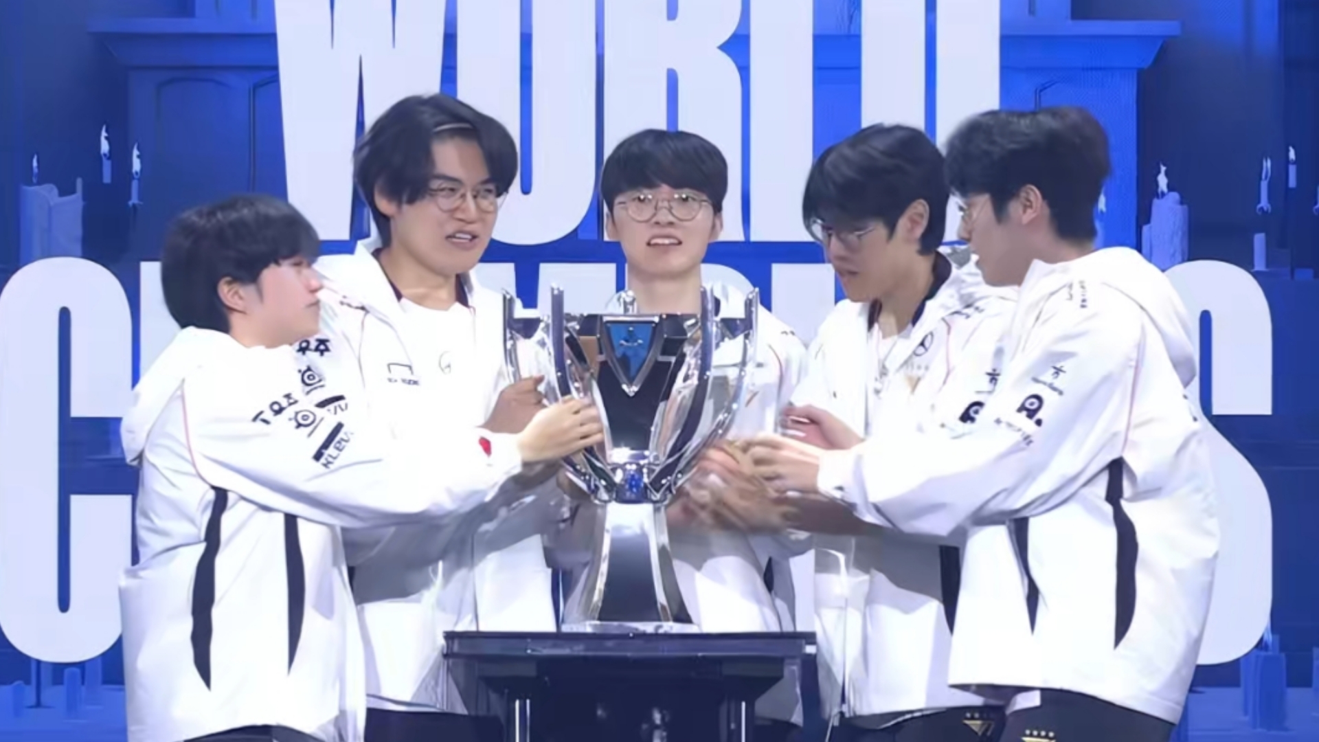 包含S赛赛季收官，冠军榜单揭晓的词条